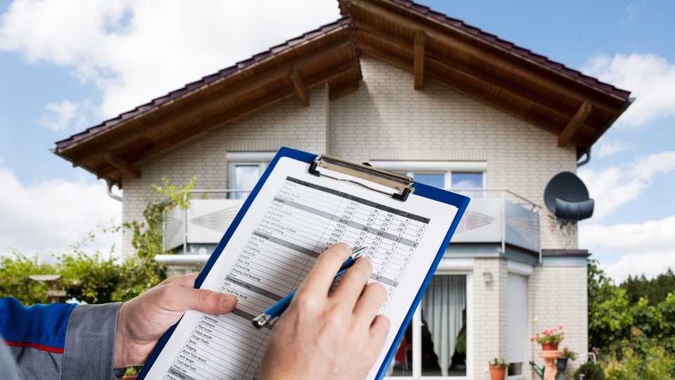 How to Prepare for a Wildfire: Critical Steps for Safety and Readiness 2 Wildfire Preparedness Checklist: How to Evaluate Your Home’s Vulnerability and Create a Defensible Space