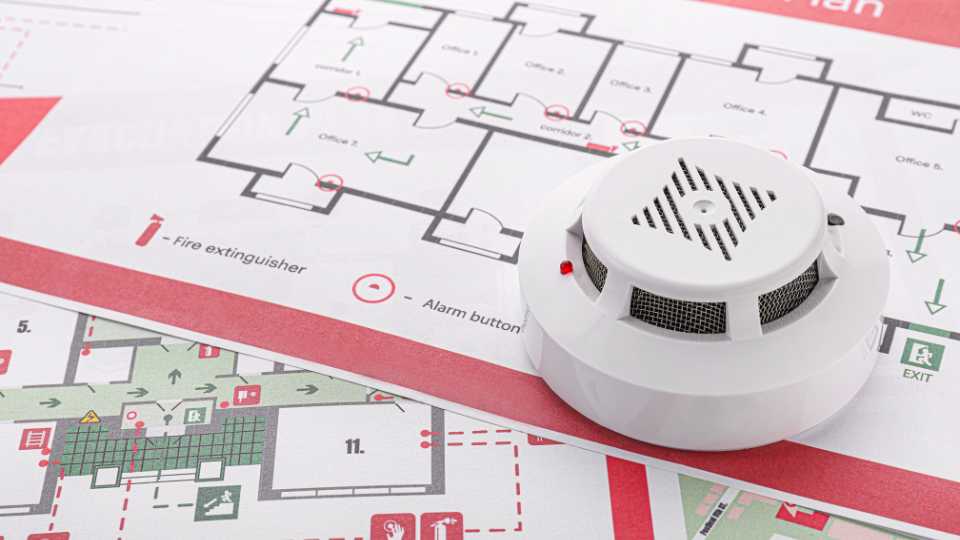 How to Prepare for a Wildfire: Critical Steps for Safety and Readiness 4 Smoke Detectors and Evacuation Routes